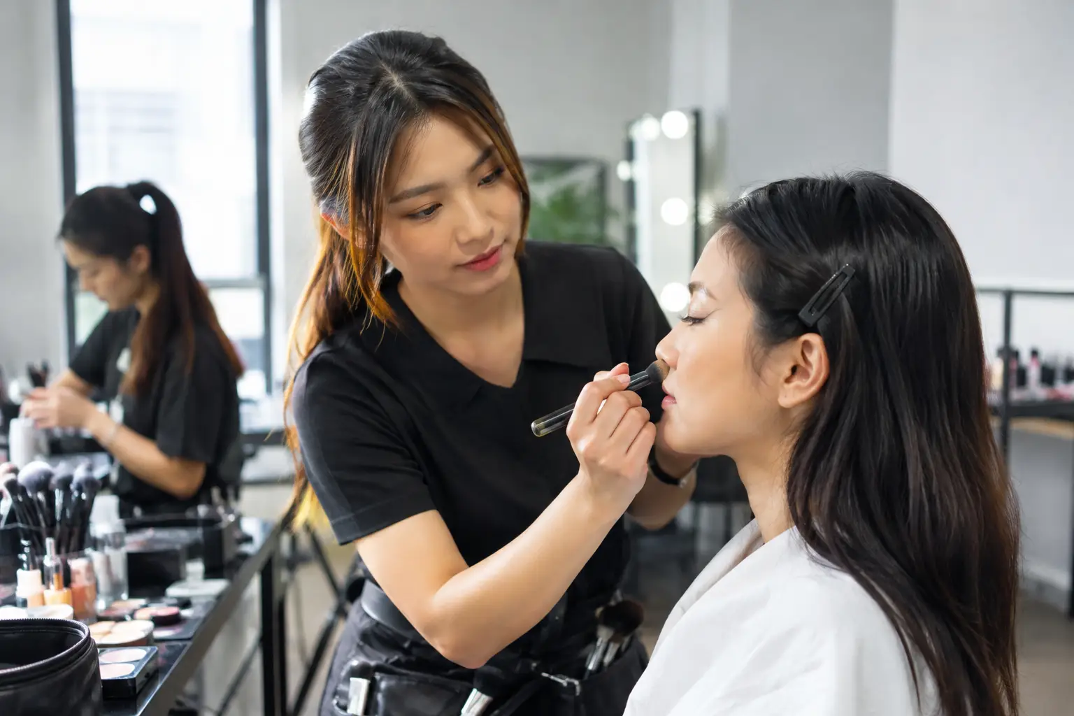Professional Makeup Training Guide for Beginners